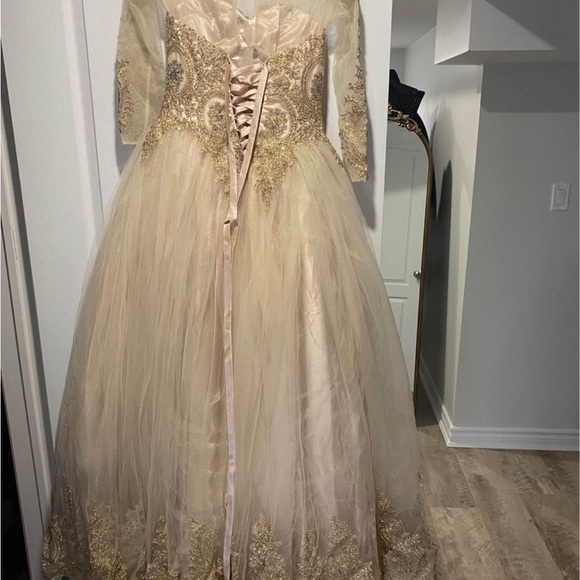 Marla’s Long Sleeve Ballgown Dress - Picture 4 of 6